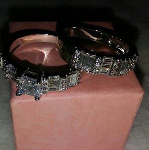 2 pc woman's wedding ring set